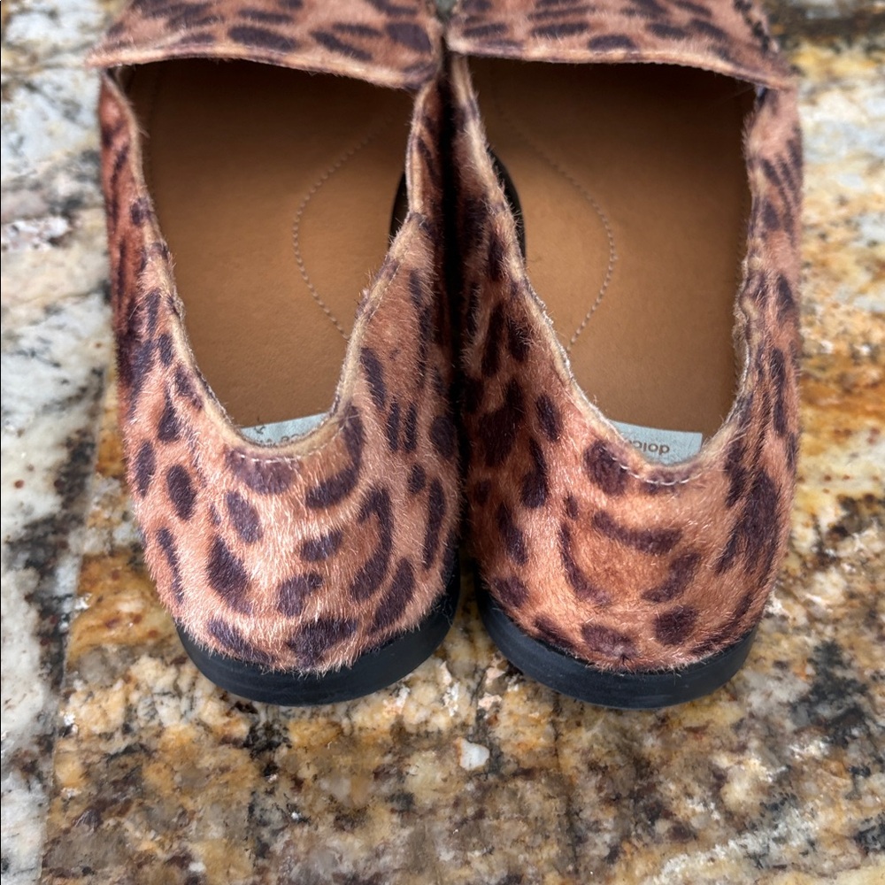 NWOT Dolce Vita Animal Print Flats Size 10 - Picture 2 of 5